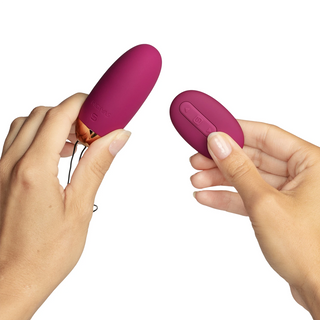 SVAKOM - Elva Vibrating Egg with Remote Control - Violet